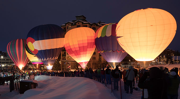 Holiday Balloon Glow\