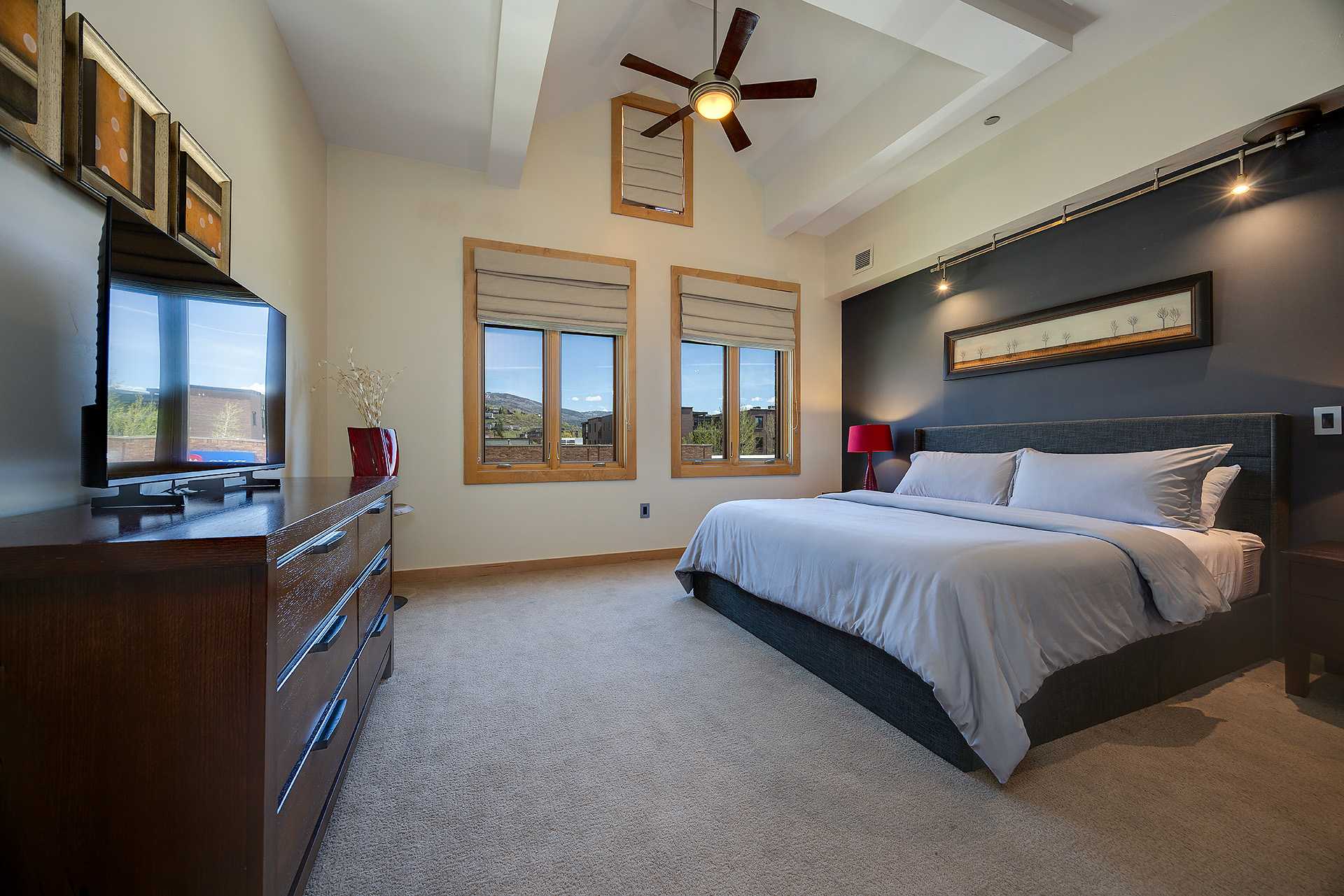 ALP2E: Alpenglow Condominiums