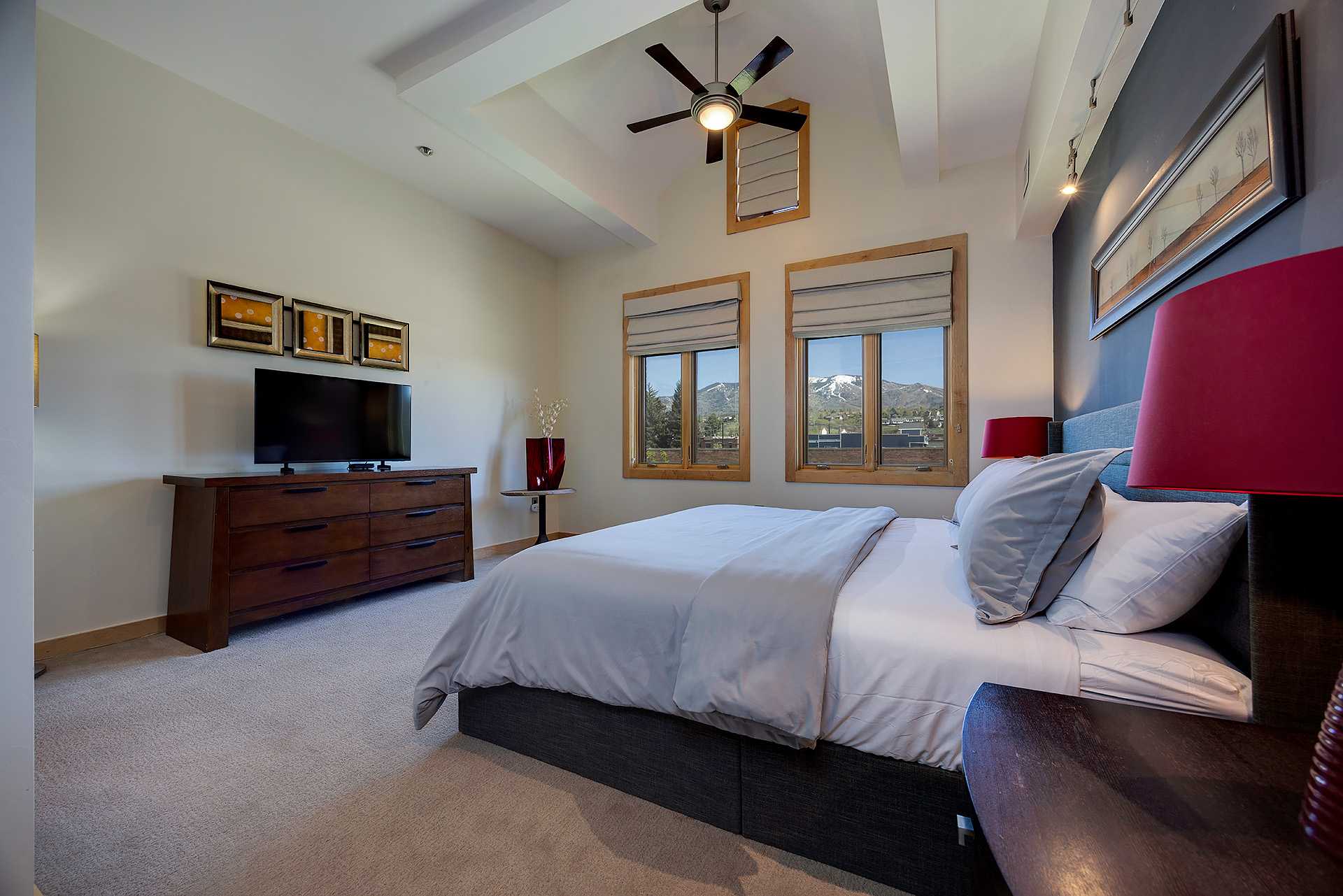 ALP2E: Alpenglow Condominiums