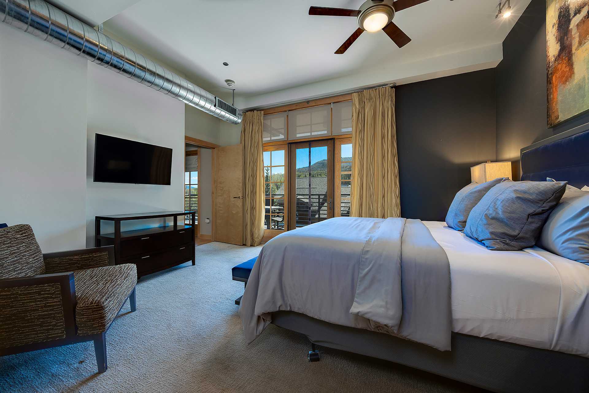 ALP2E: Alpenglow Condominiums
