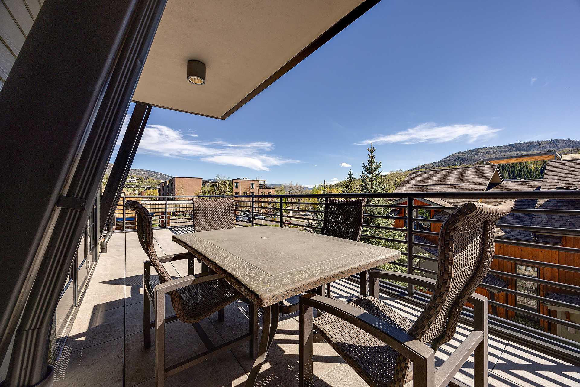 ALP2E: Alpenglow Condominiums