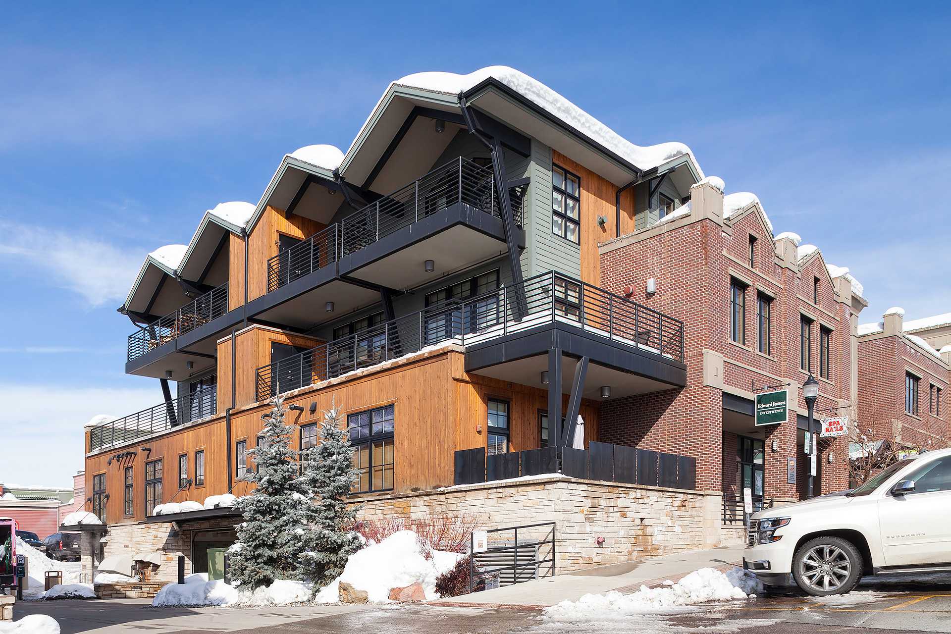 ALP2E: Alpenglow Condominiums