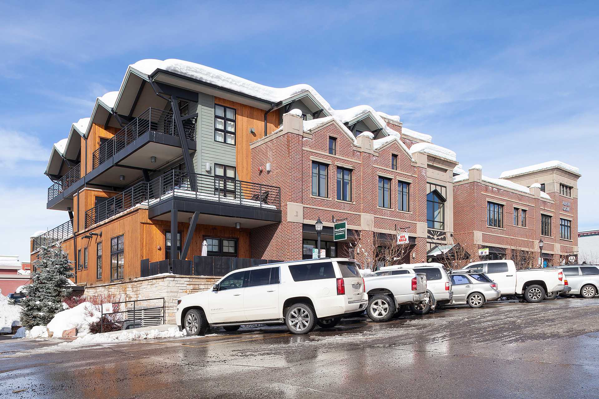 ALP2E: Alpenglow Condominiums