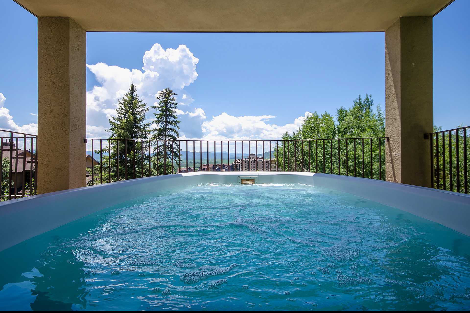 BT402: Bronze Tree Condominiums