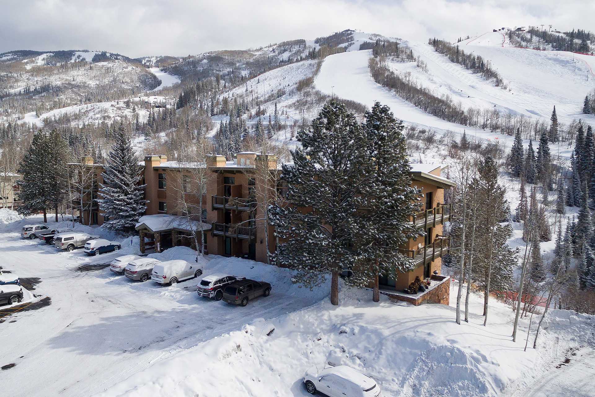 CB313: Storm Meadows Club B Condominiums