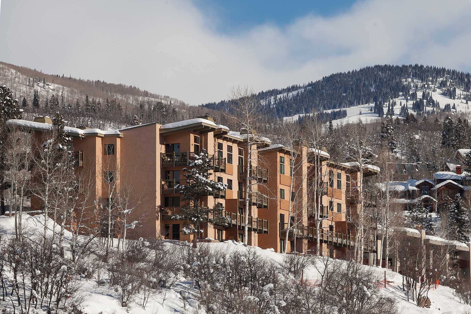 CB313: Storm Meadows Club B Condominiums
