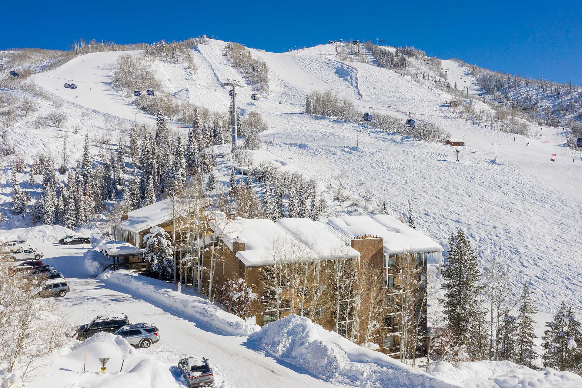 SE038: Storm Meadows East Slopeside