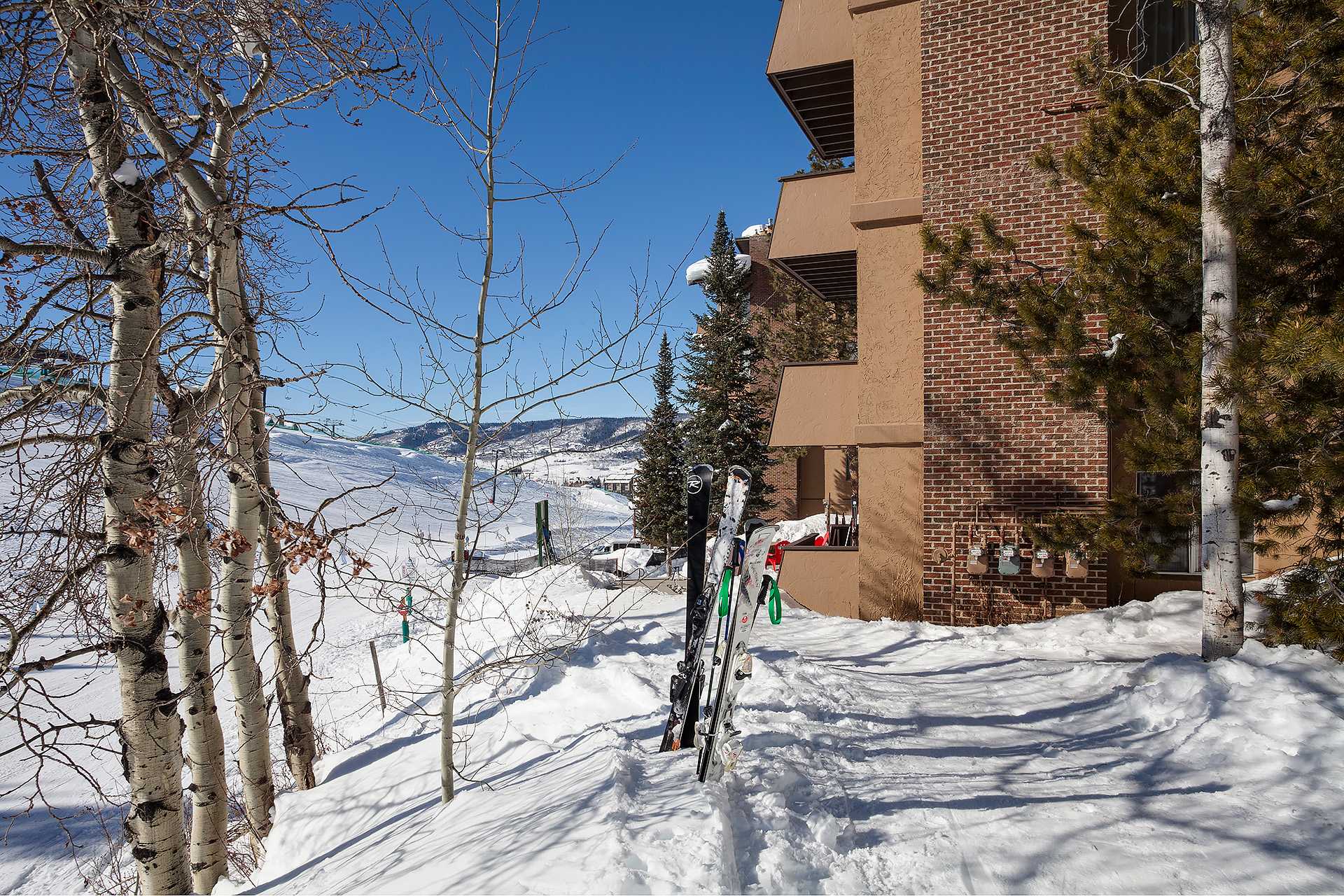 SE038: Storm Meadows East Slopeside