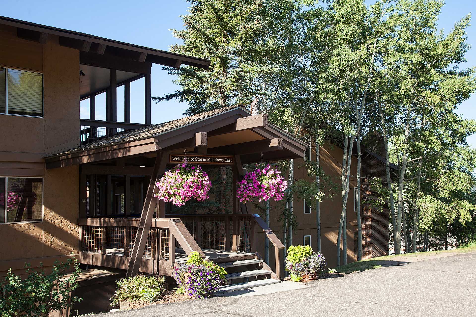 SE038: Storm Meadows East Slopeside