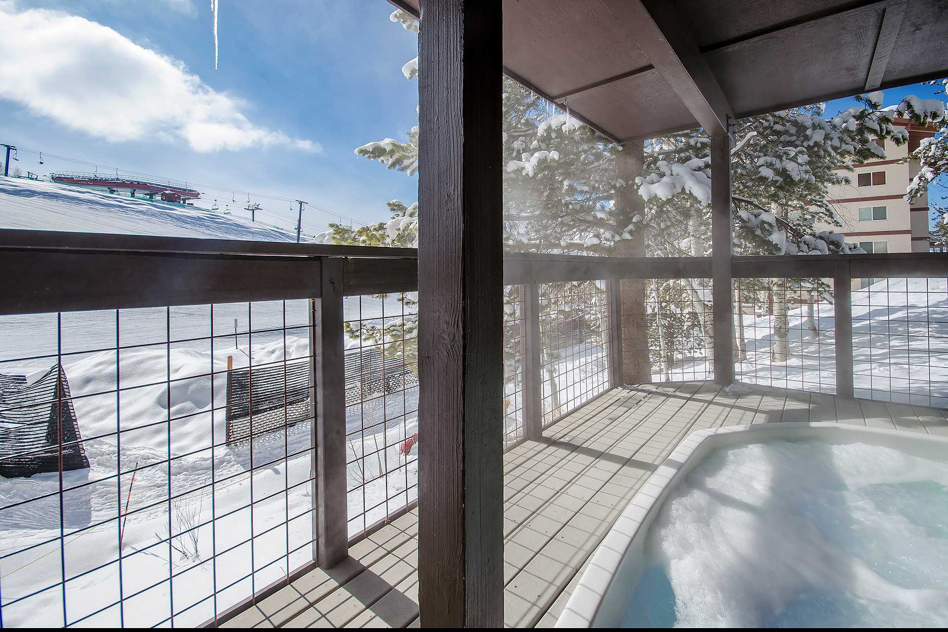 SE055: Storm Meadows East Slopeside