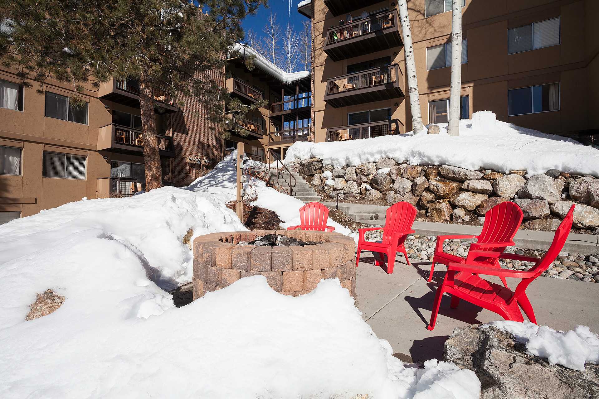 SE055: Storm Meadows East Slopeside