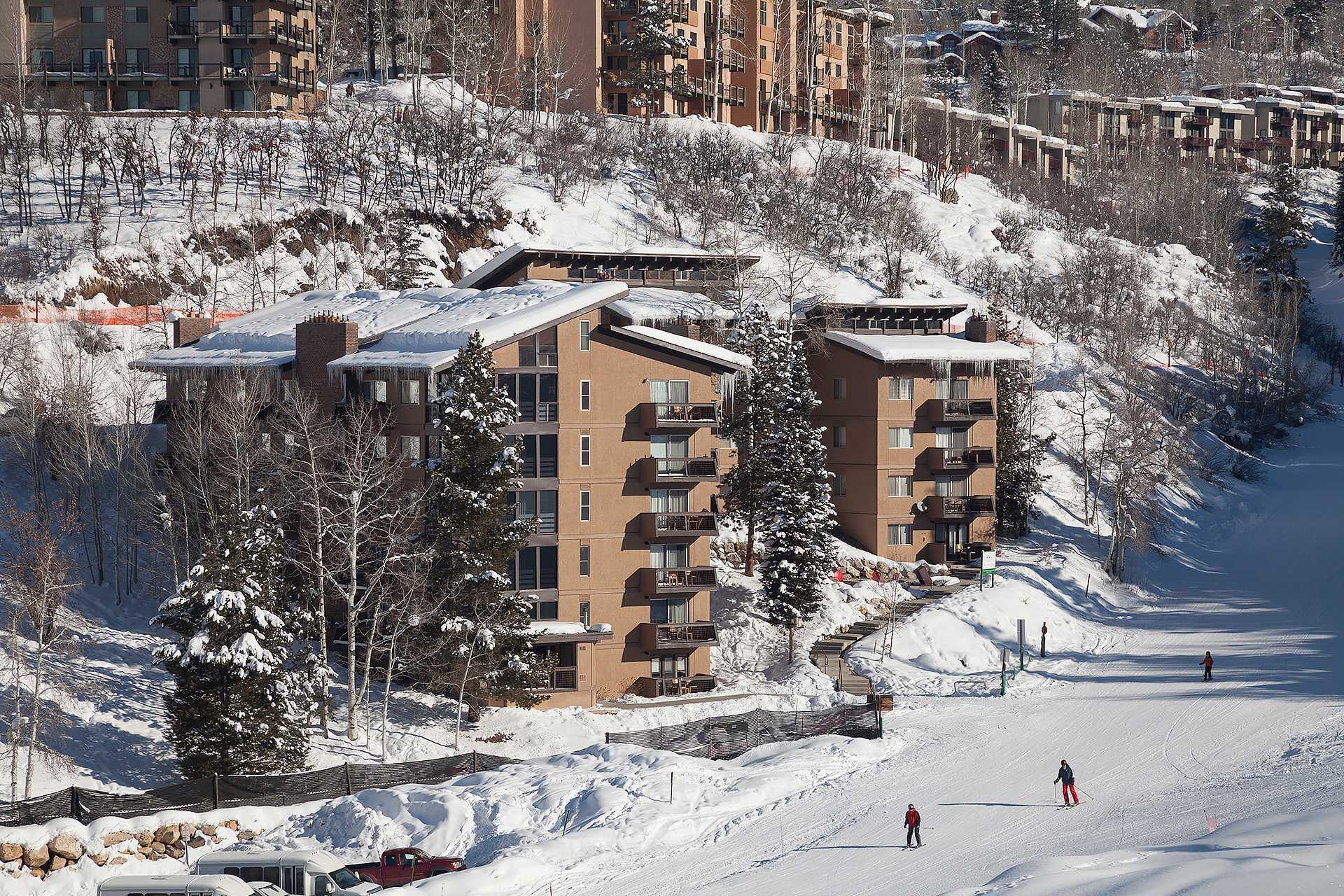 SE055: Storm Meadows East Slopeside