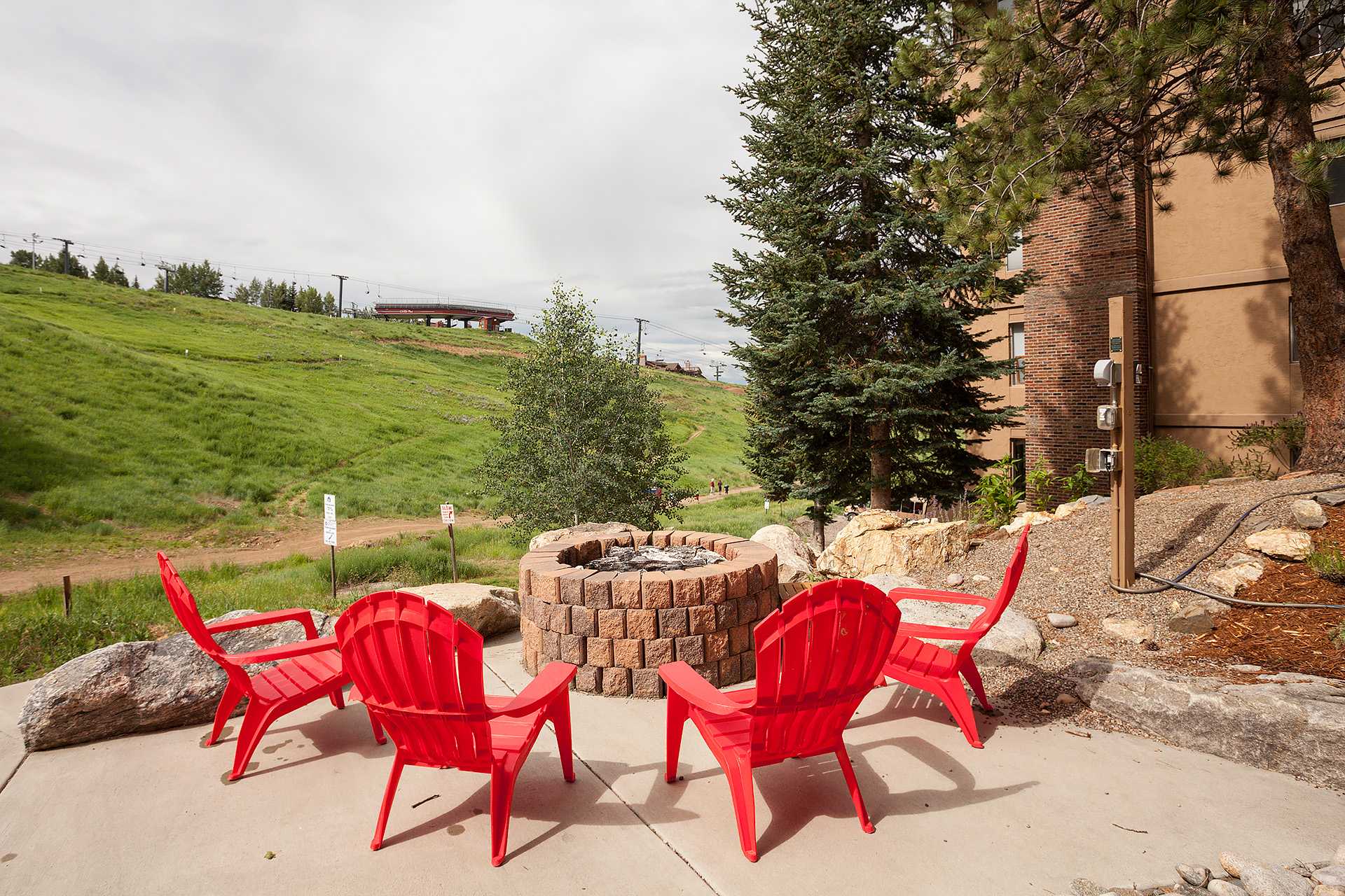 SE062: Storm Meadows East Slopeside