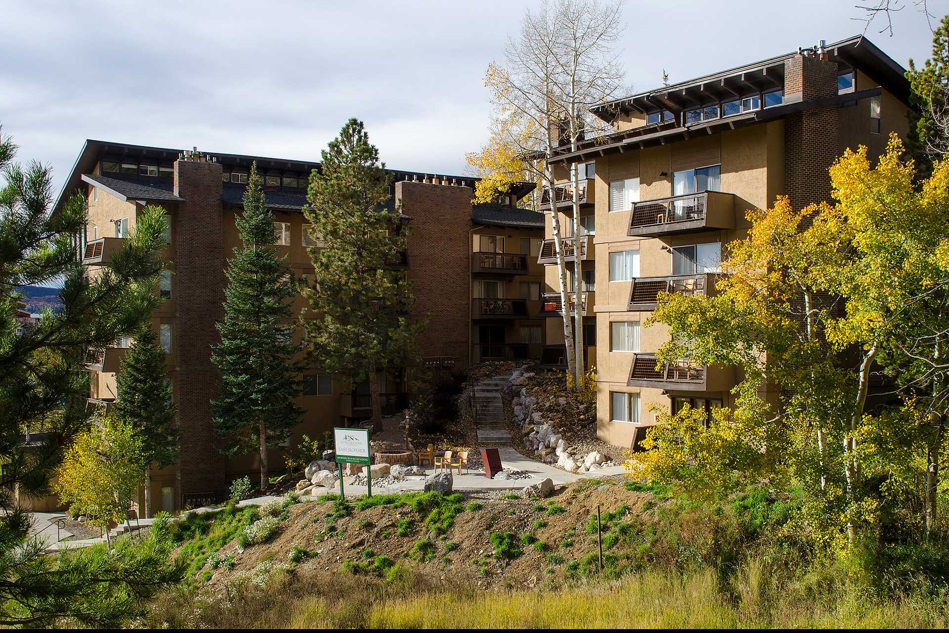 SE077: Storm Meadows East Slopeside