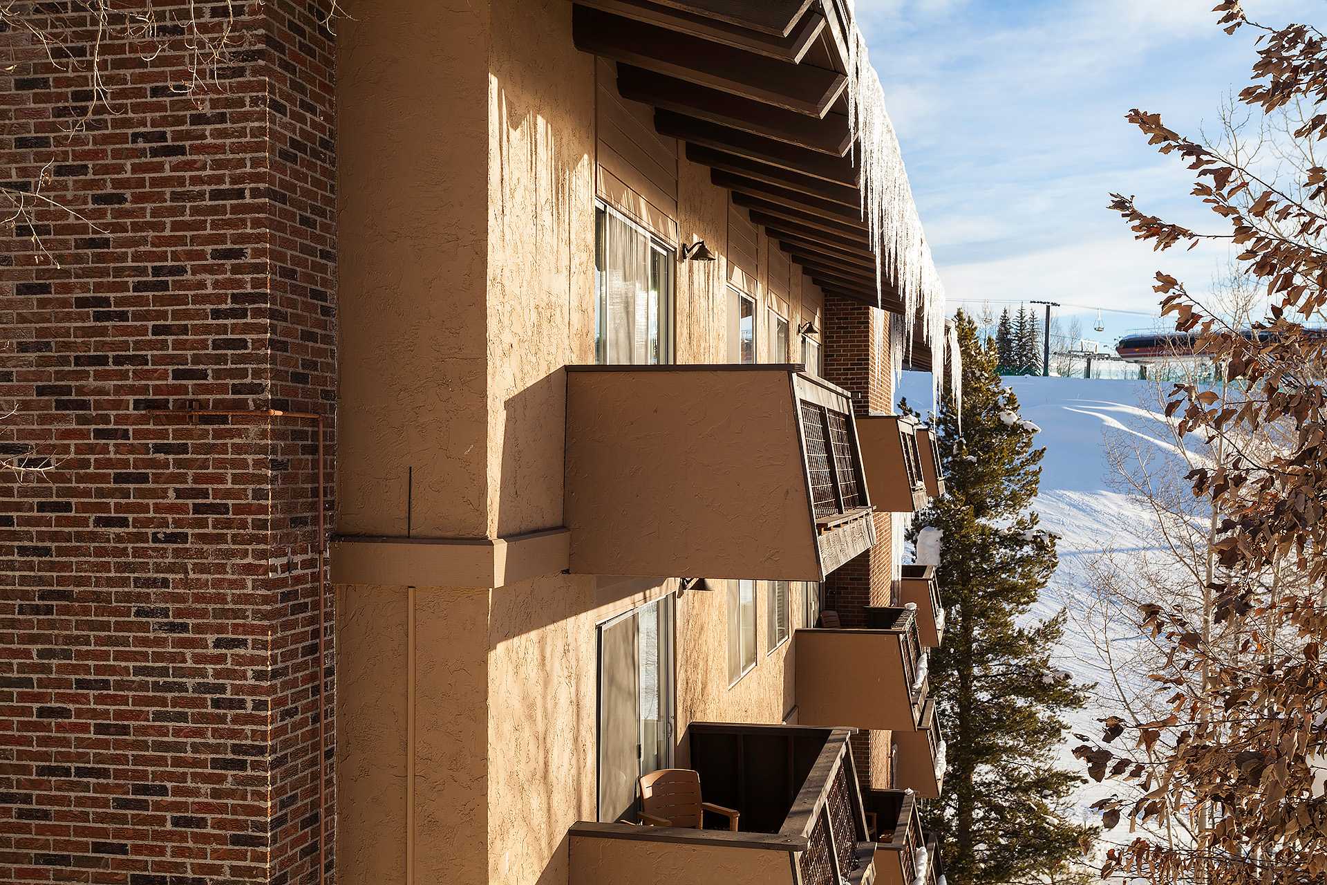 SE077: Storm Meadows East Slopeside