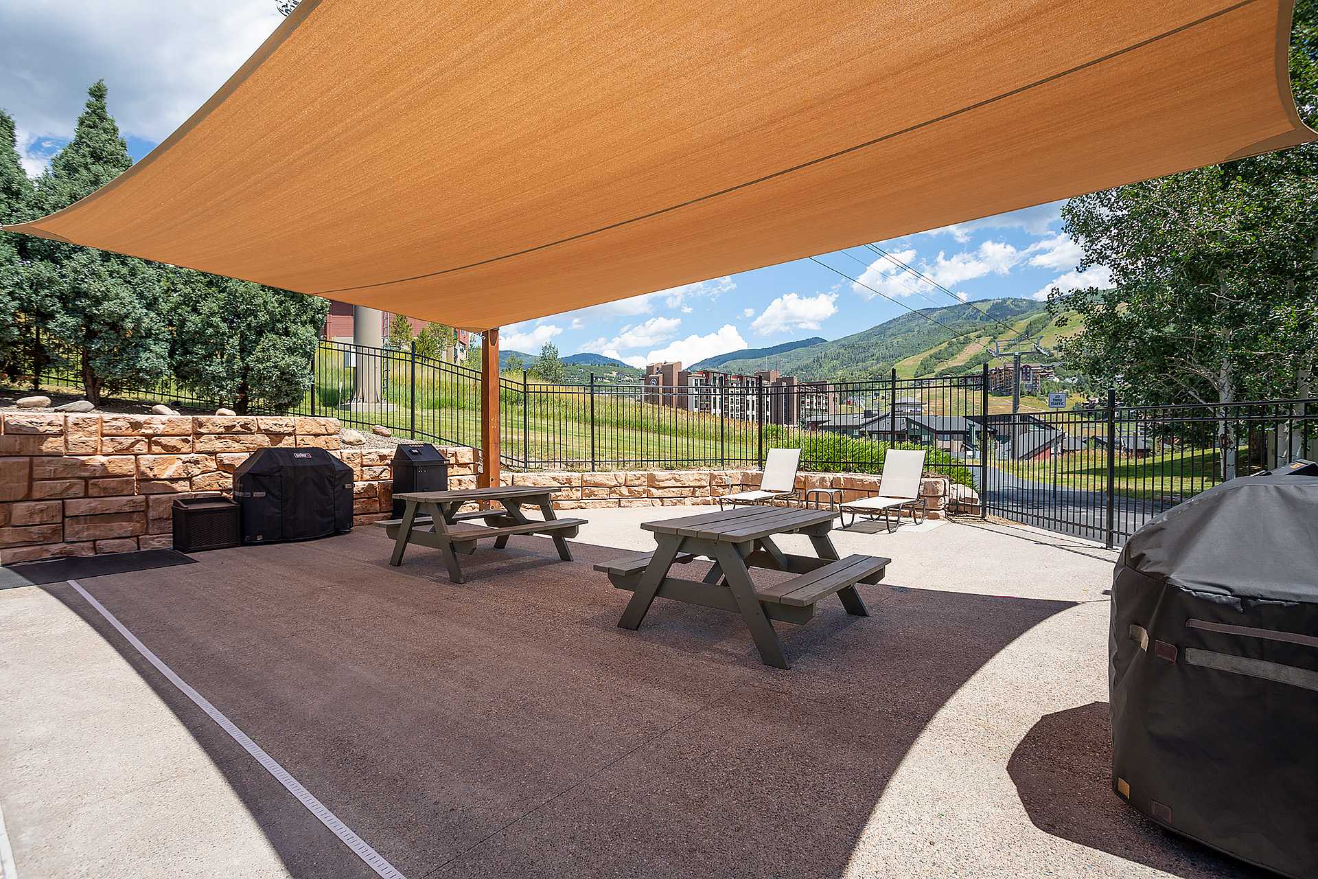 W3536: The West Condominiums